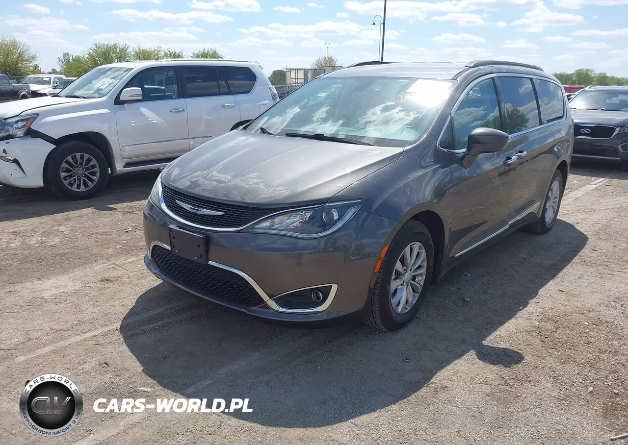 2017 Chrysler Pacifica Touring-L VIN:2C4RC1BG2HR560814 - 2