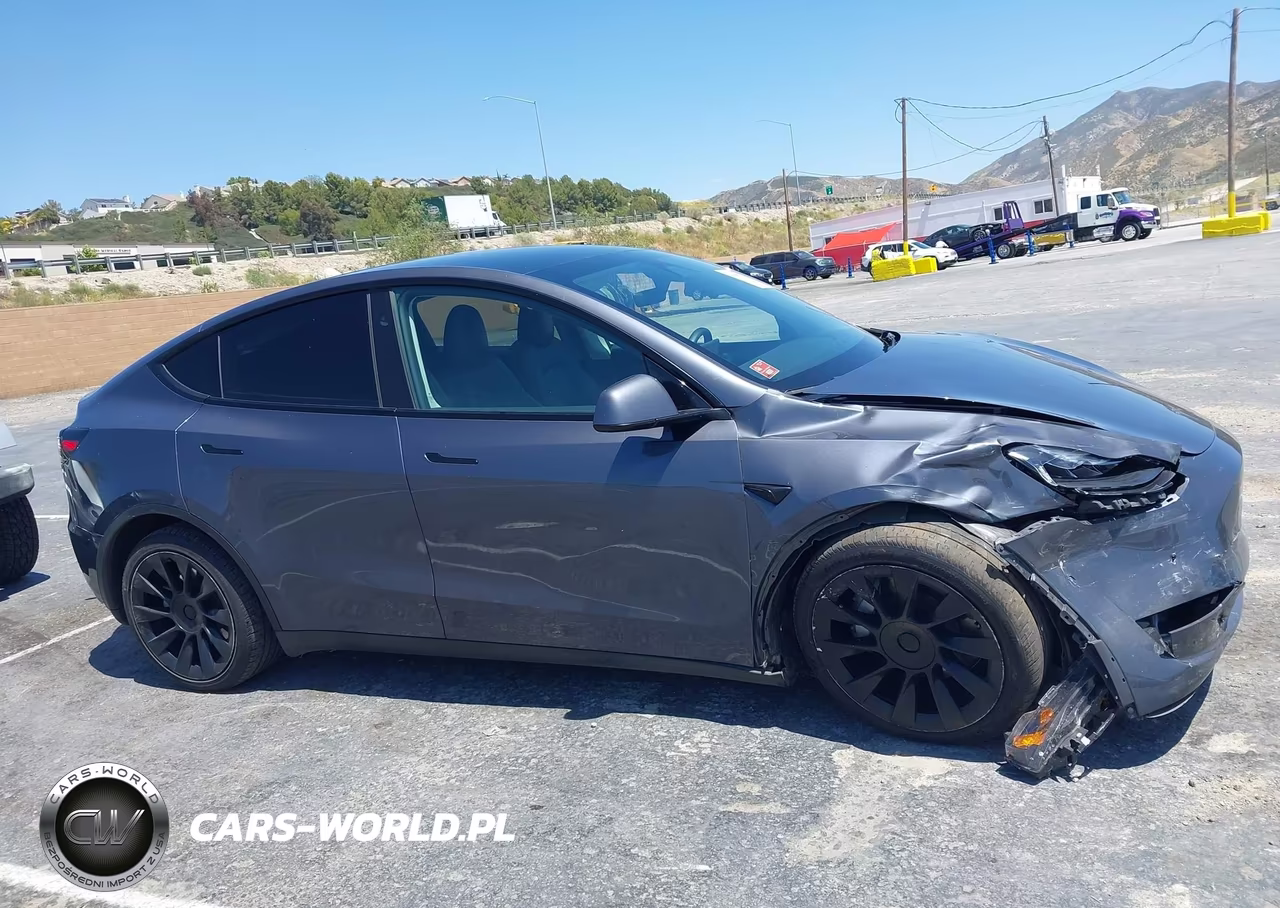 2023 Tesla Model Y VIN:7SAYGDEE1PF891361 - 13