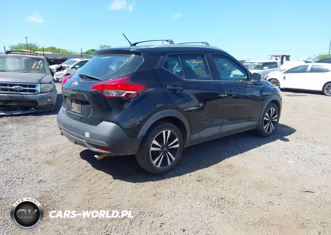 2018 Nissan Kicks S VIN:3N1CP5CU9JL509547 - 4