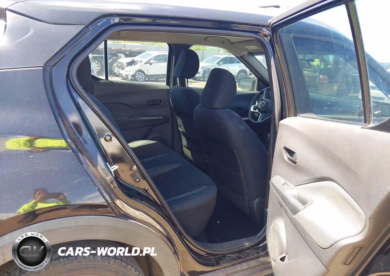 2018 Nissan Kicks S VIN:3N1CP5CU9JL509547 - 8