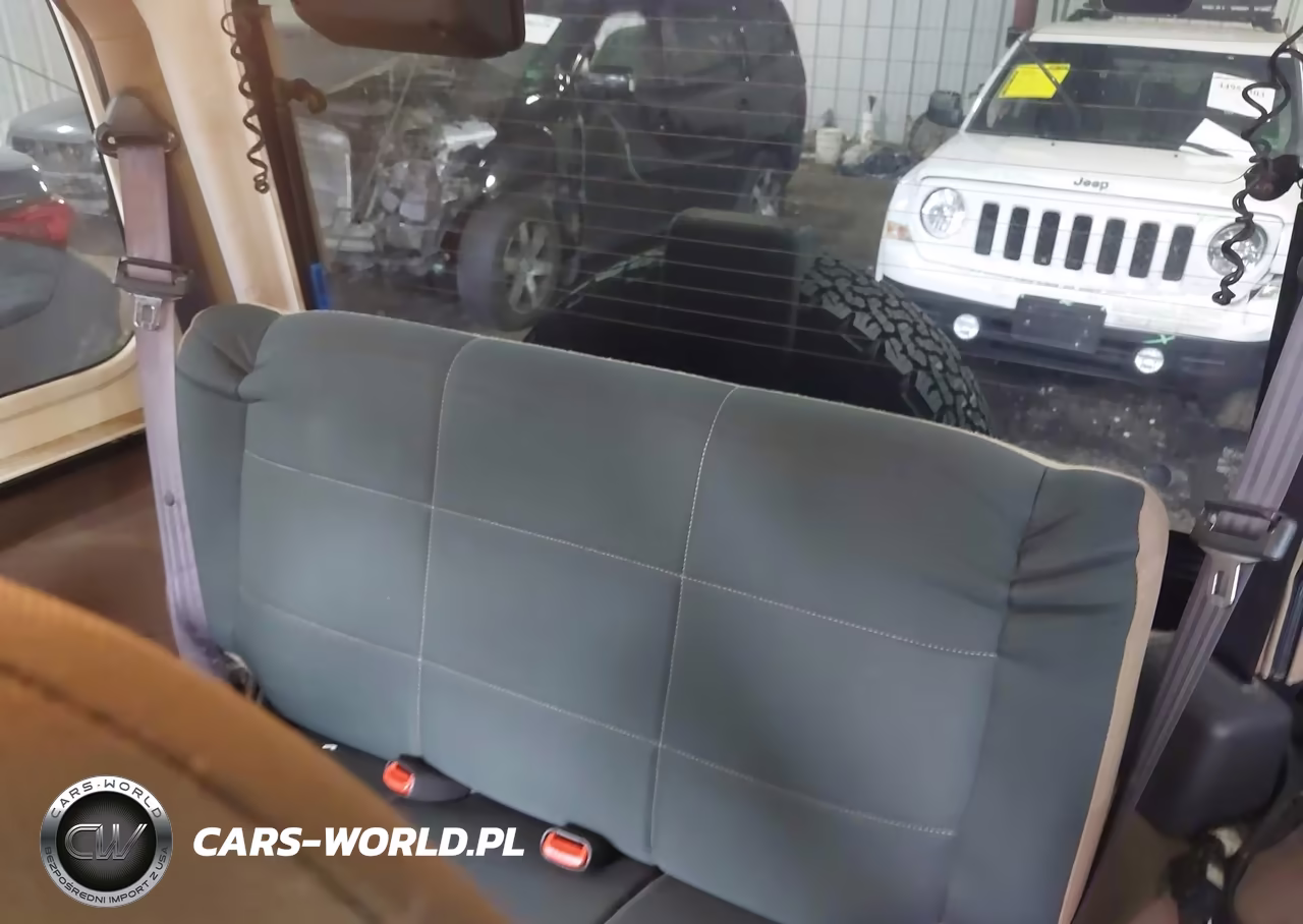 2002 Jeep Wrangler Sahara VIN:1J4FA59S62P726362 - 8