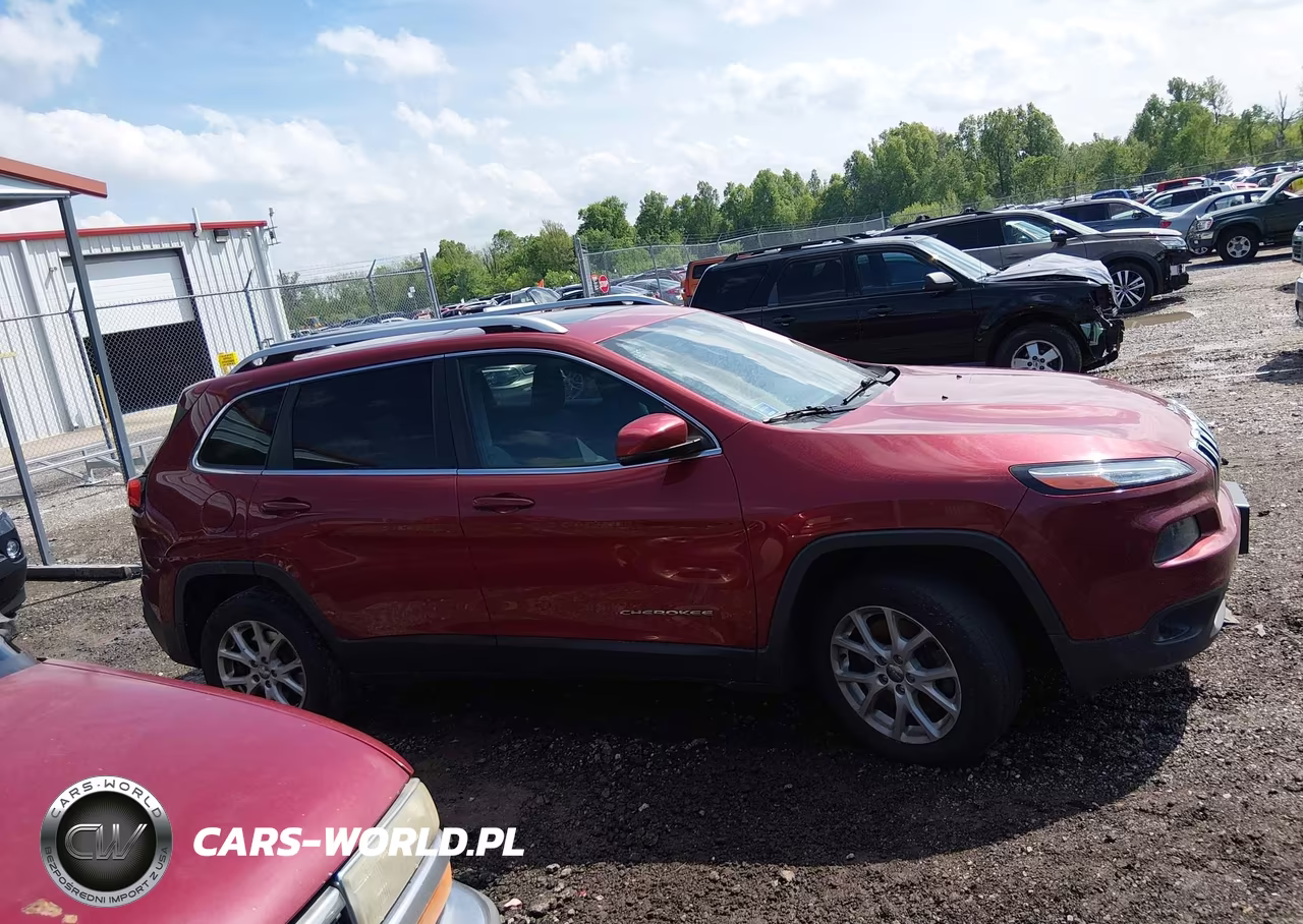 2016 Jeep Cherokee Latitude VIN:1C4PJLCS0GW324647 - 13
