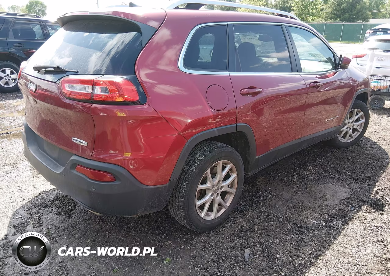 2016 Jeep Cherokee Latitude VIN:1C4PJLCS0GW324647 - 4