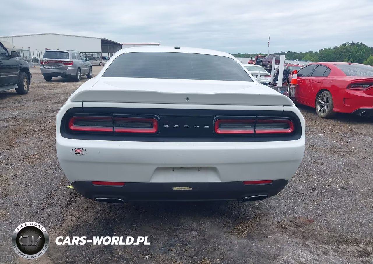 2018 Dodge Challenger Sxt VIN:2C3CDZAG1JH245831 - 17