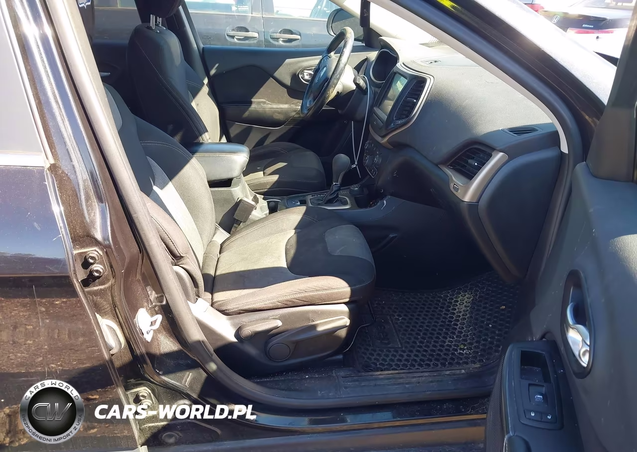 2014 Jeep Cherokee Latitude VIN:1C4PJMCB2EW140135 - 5