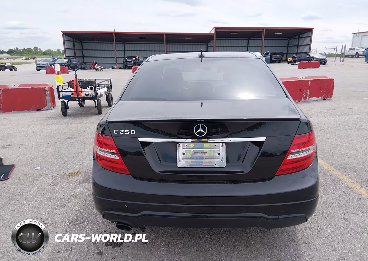 2014 Mercedes-Benz C 250 Sport VIN:WDDGF4HB0ER317764 - 17