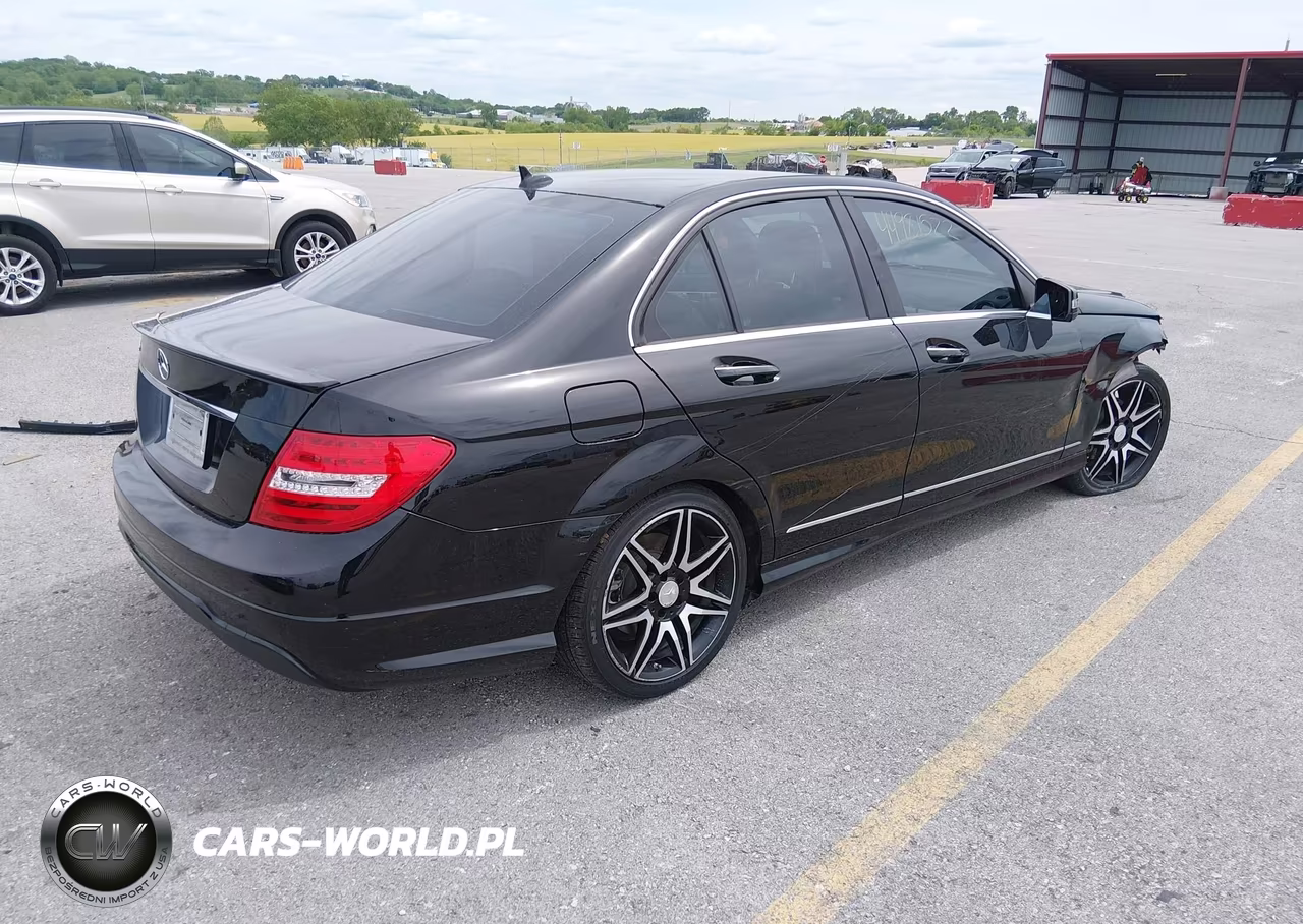 2014 Mercedes-Benz C 250 Sport VIN:WDDGF4HB0ER317764 - 4