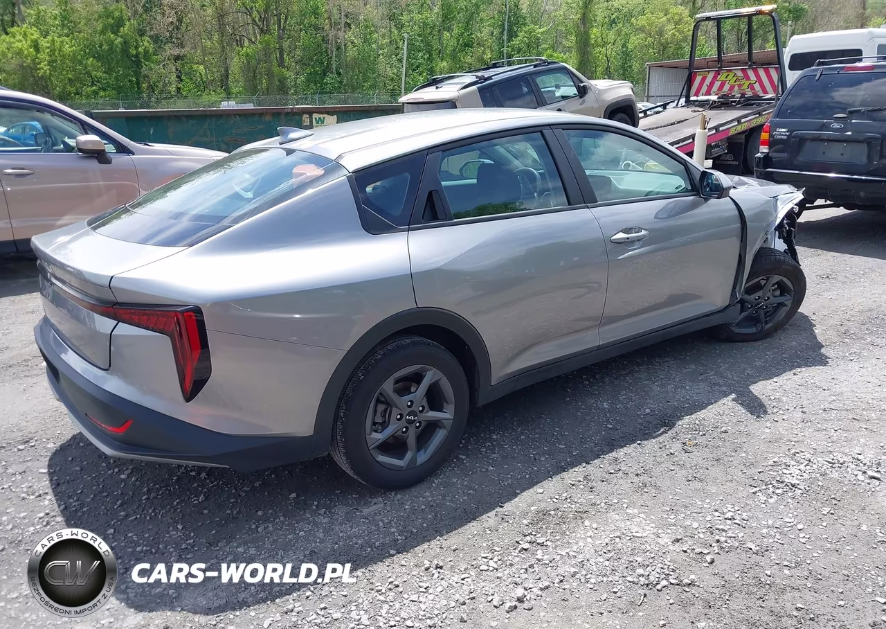 2025 Kia K4 Lxs VIN:3KPFT4DE3SE153996 - 4