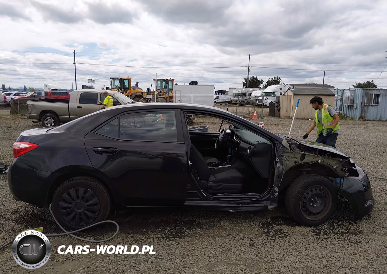 2018 Toyota Corolla Le VIN:2T1BURHE1JC062144 - 14