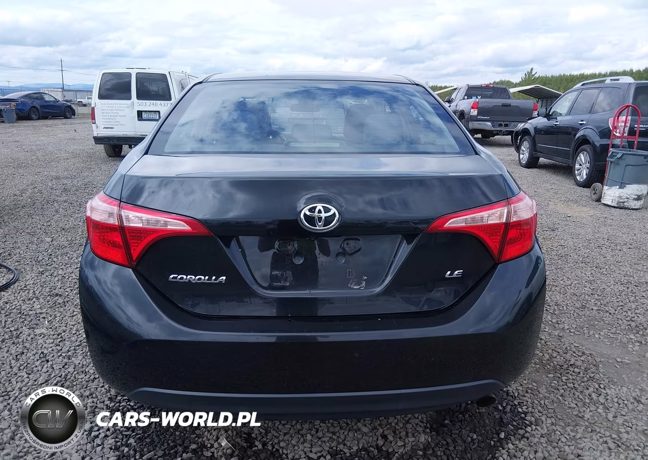 2018 Toyota Corolla Le VIN:2T1BURHE1JC062144 - 17