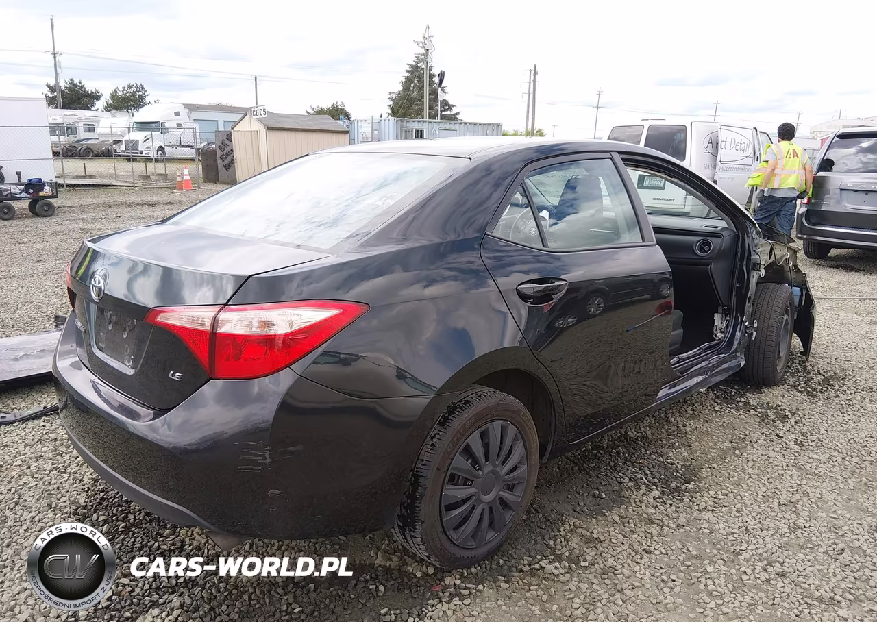 2018 Toyota Corolla Le VIN:2T1BURHE1JC062144 - 4