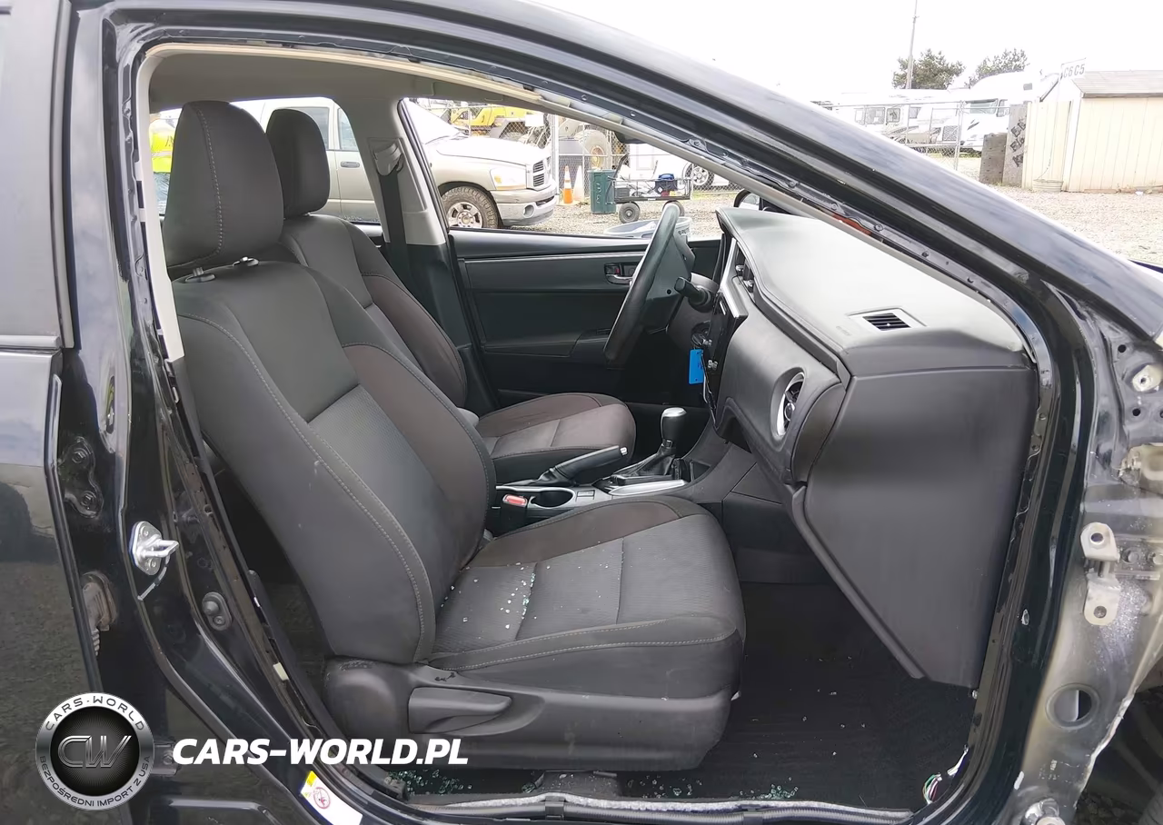 2018 Toyota Corolla Le VIN:2T1BURHE1JC062144 - 5
