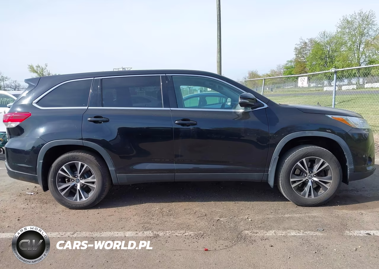 2019 Toyota Highlander Le VIN:5TDBZRFH5KS730762 - 13