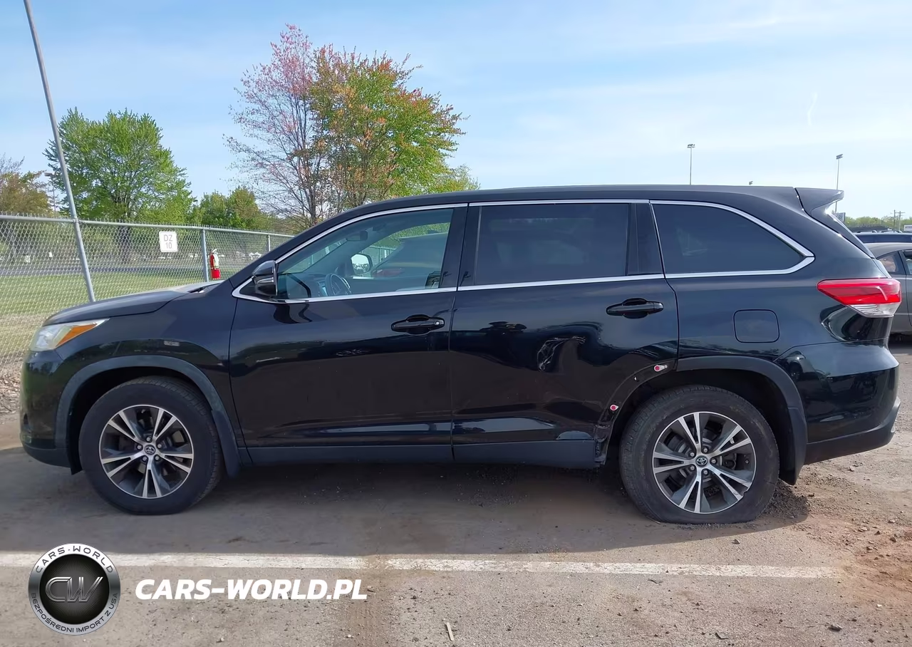 2019 Toyota Highlander Le VIN:5TDBZRFH5KS730762 - 14