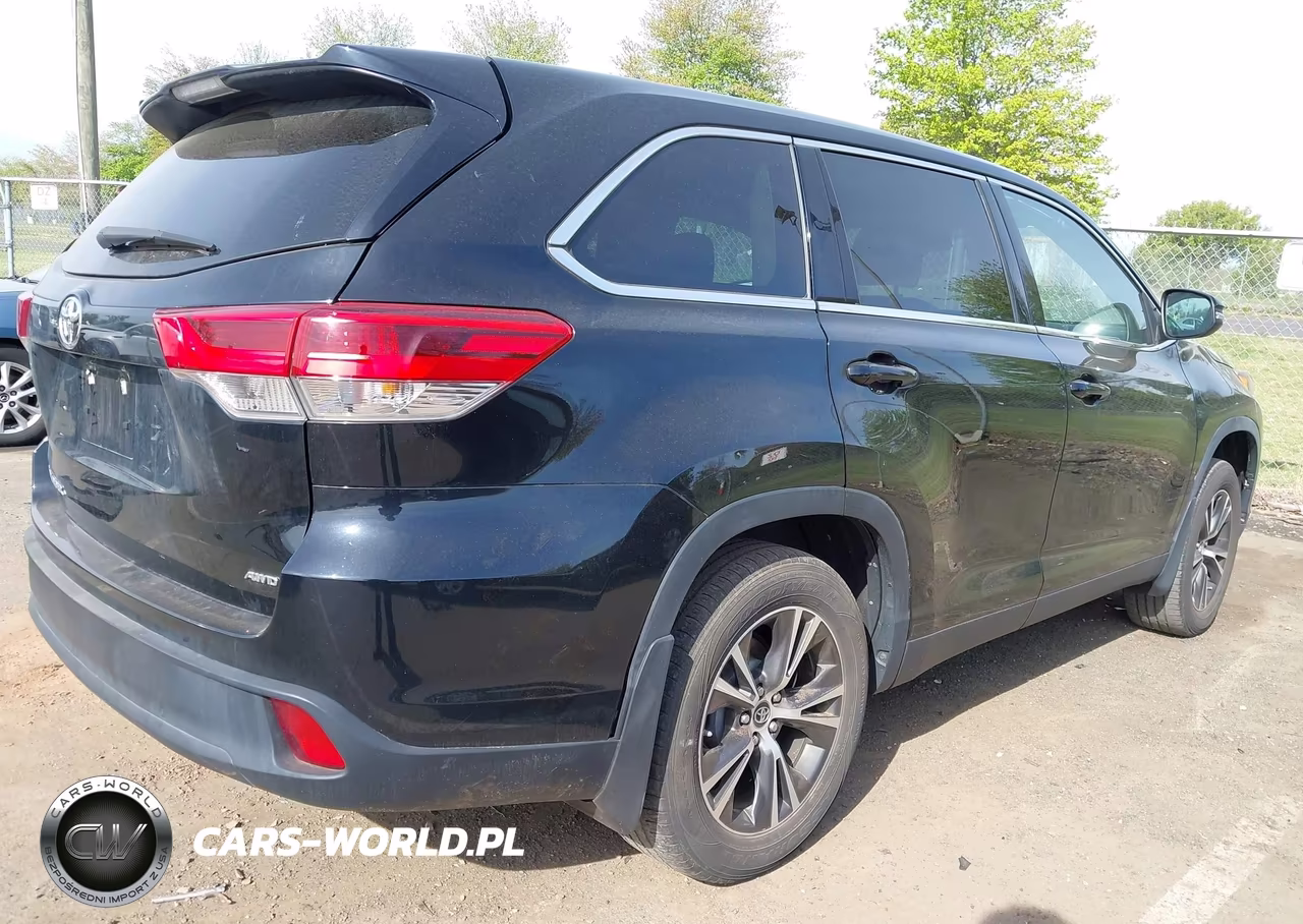 2019 Toyota Highlander Le VIN:5TDBZRFH5KS730762 - 4