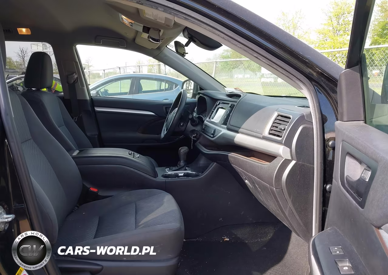 2019 Toyota Highlander Le VIN:5TDBZRFH5KS730762 - 5