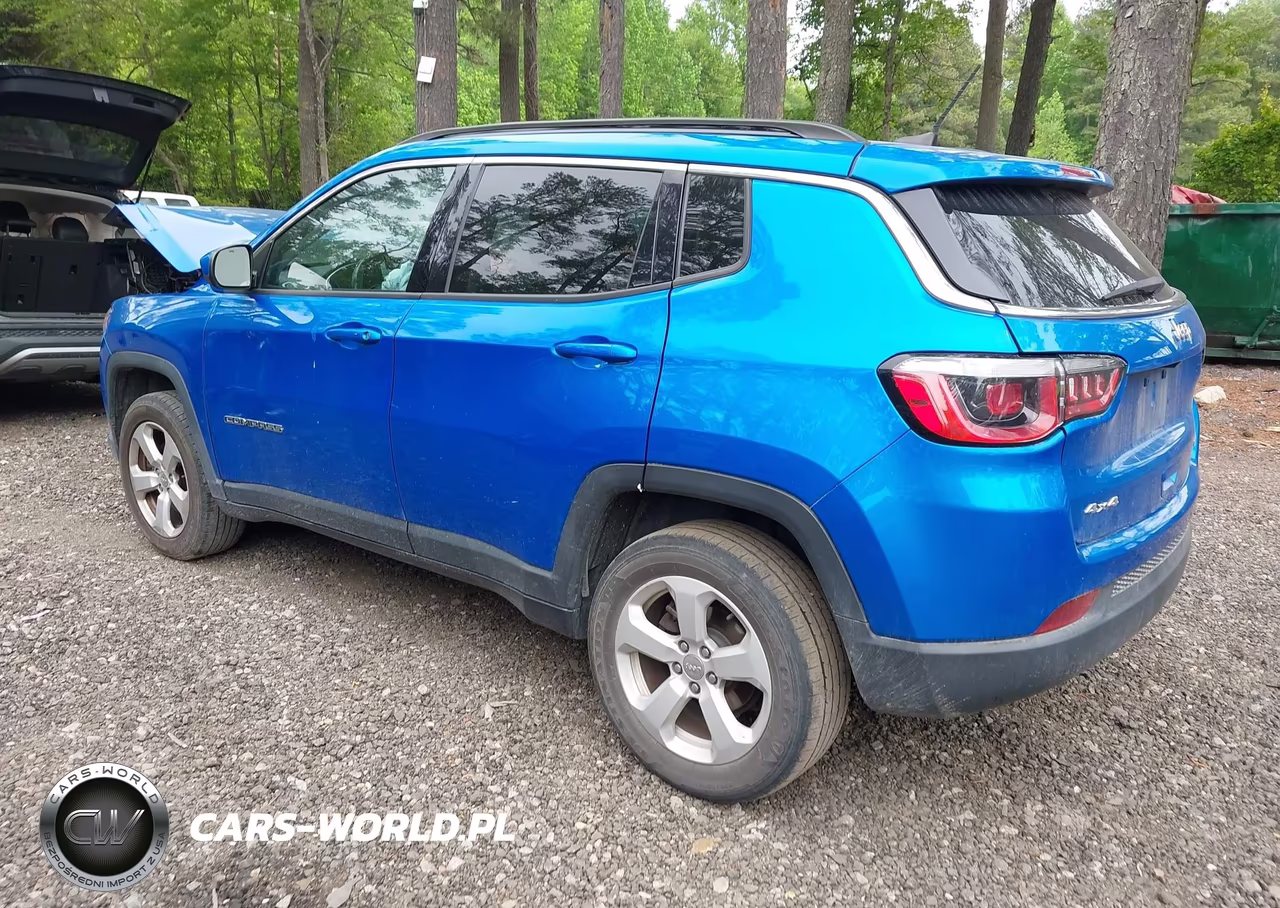 2019 Jeep Compass Latitude 4X4 VIN:3C4NJDBBXKT836168 - 3
