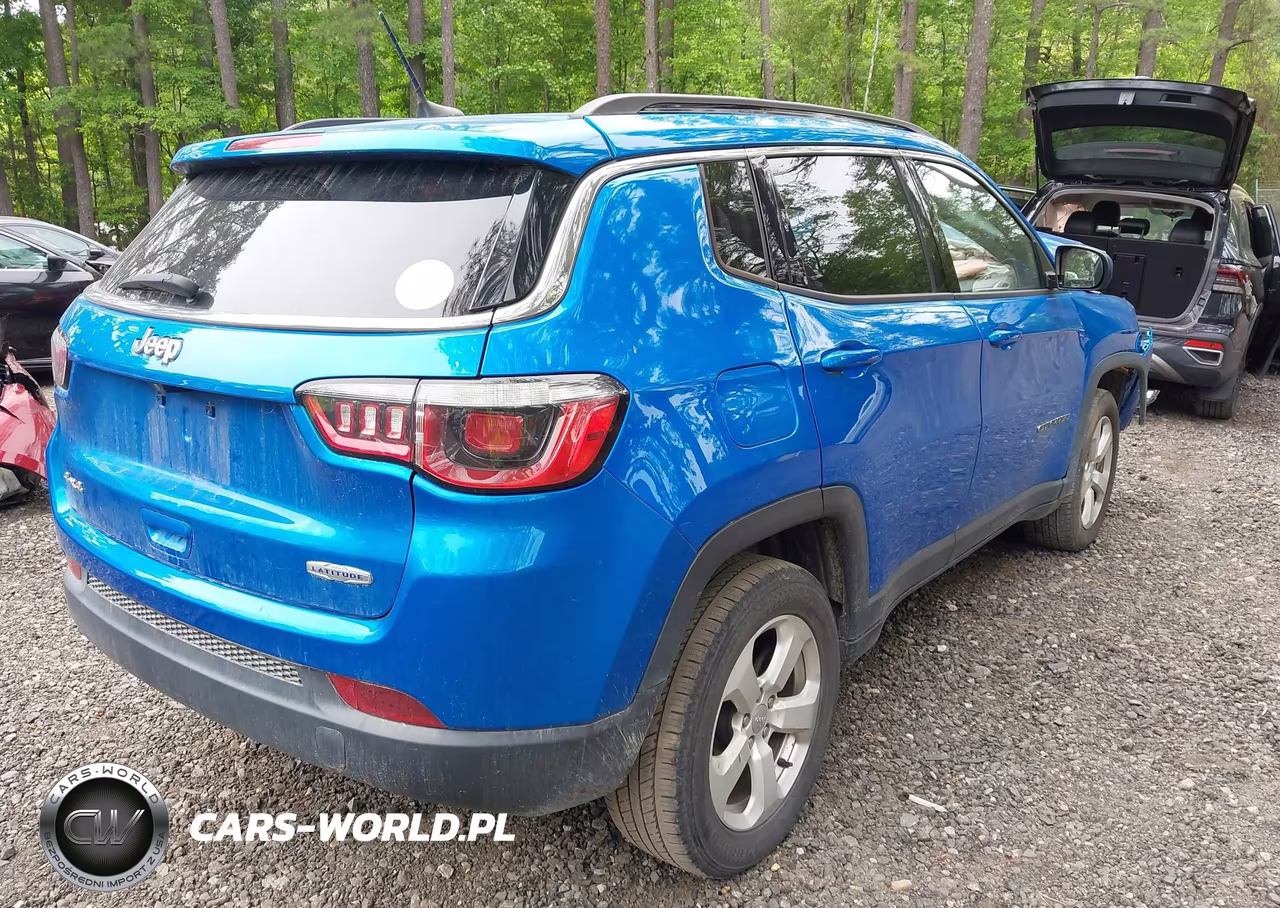 2019 Jeep Compass Latitude 4X4 VIN:3C4NJDBBXKT836168 - 4
