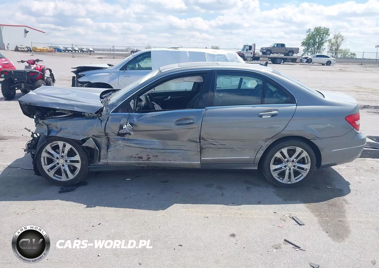 2012 Mercedes-Benz C 300 Luxury 4Matic VIN:WDDGF8BB5CR197926 - 14
