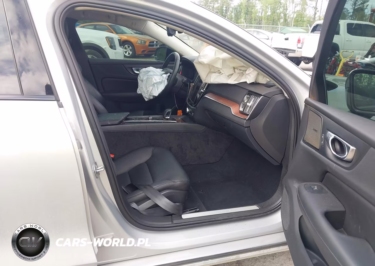2023 Volvo S60 B5 Plus Dark Theme VIN:7JRL12FL5PG230269 - 5