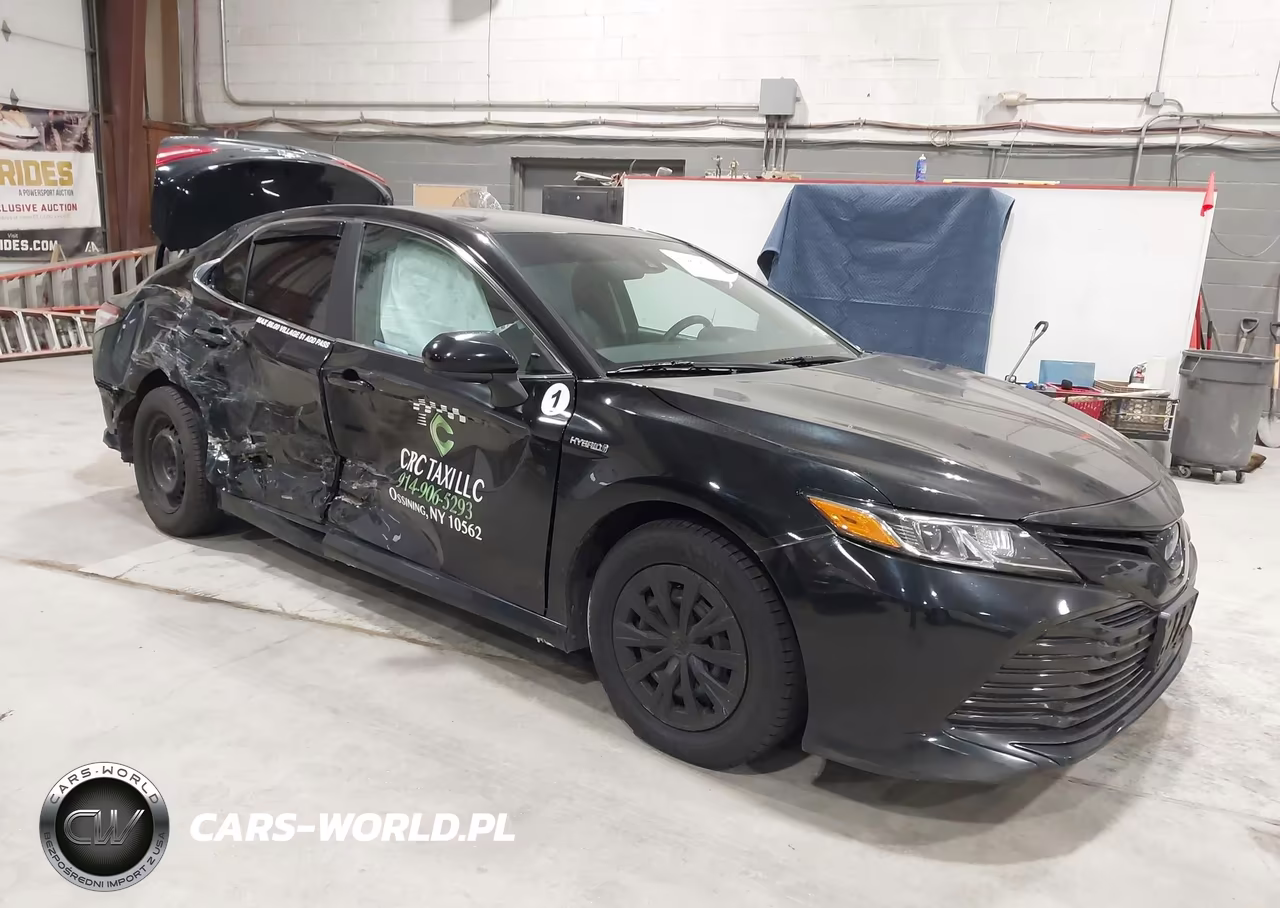 2020 Toyota Camry Le Hybrid – zdjęcie 1 z 21