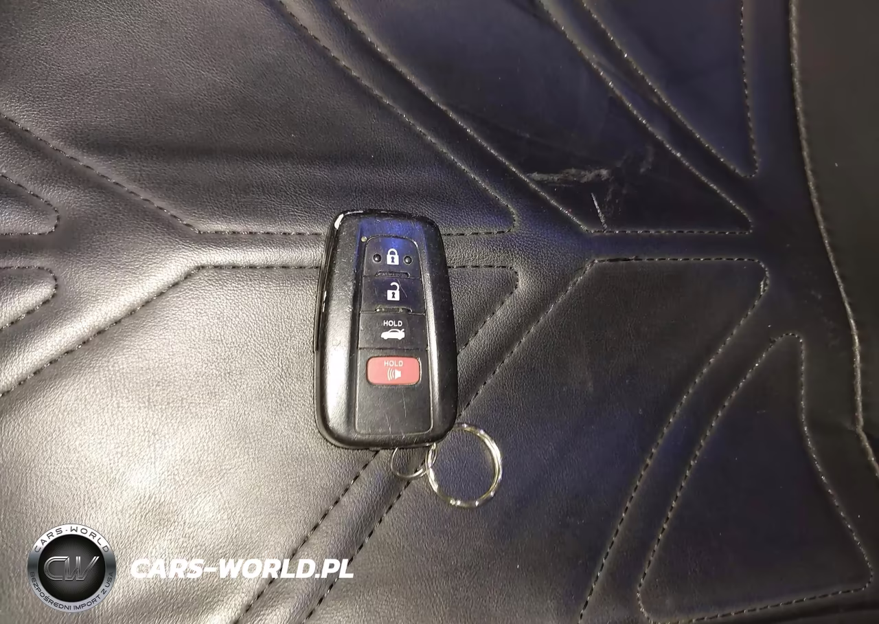 2020 Toyota Camry Le Hybrid VIN:4T1C31AK7LU521929 - 11