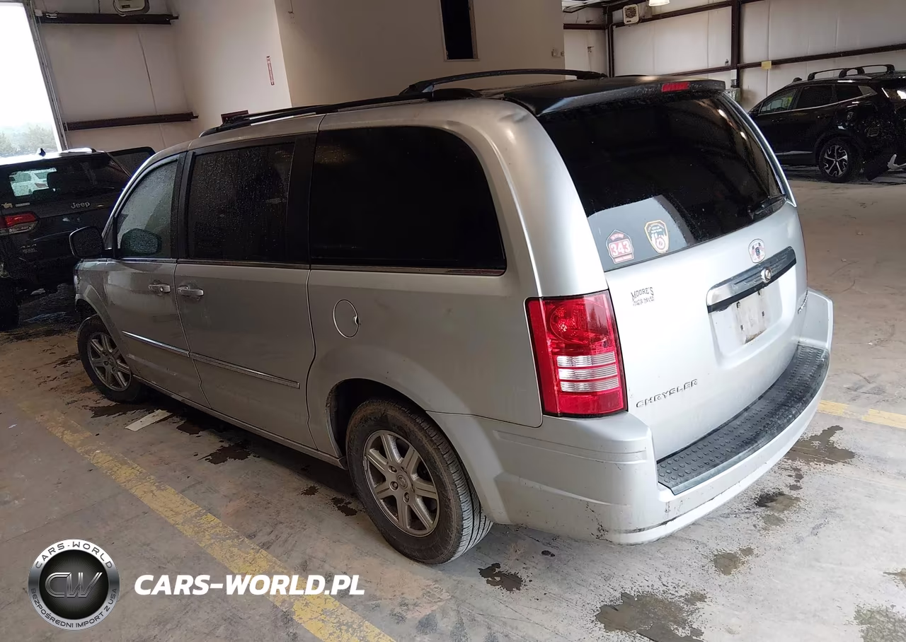 2010 Chrysler Town & Country Touring VIN:2A4RR5D17AR105407 - 3