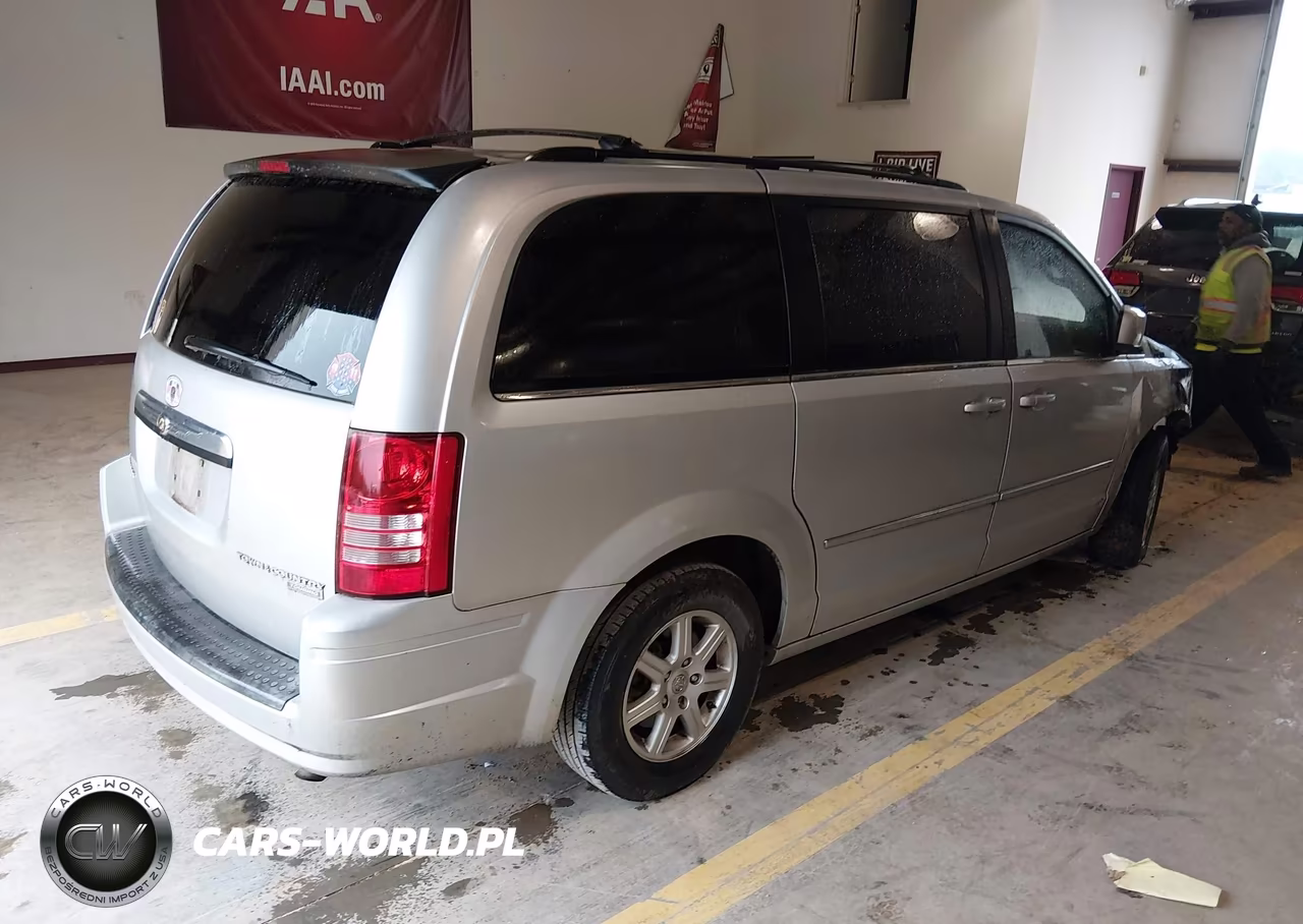 2010 Chrysler Town & Country Touring VIN:2A4RR5D17AR105407 - 4