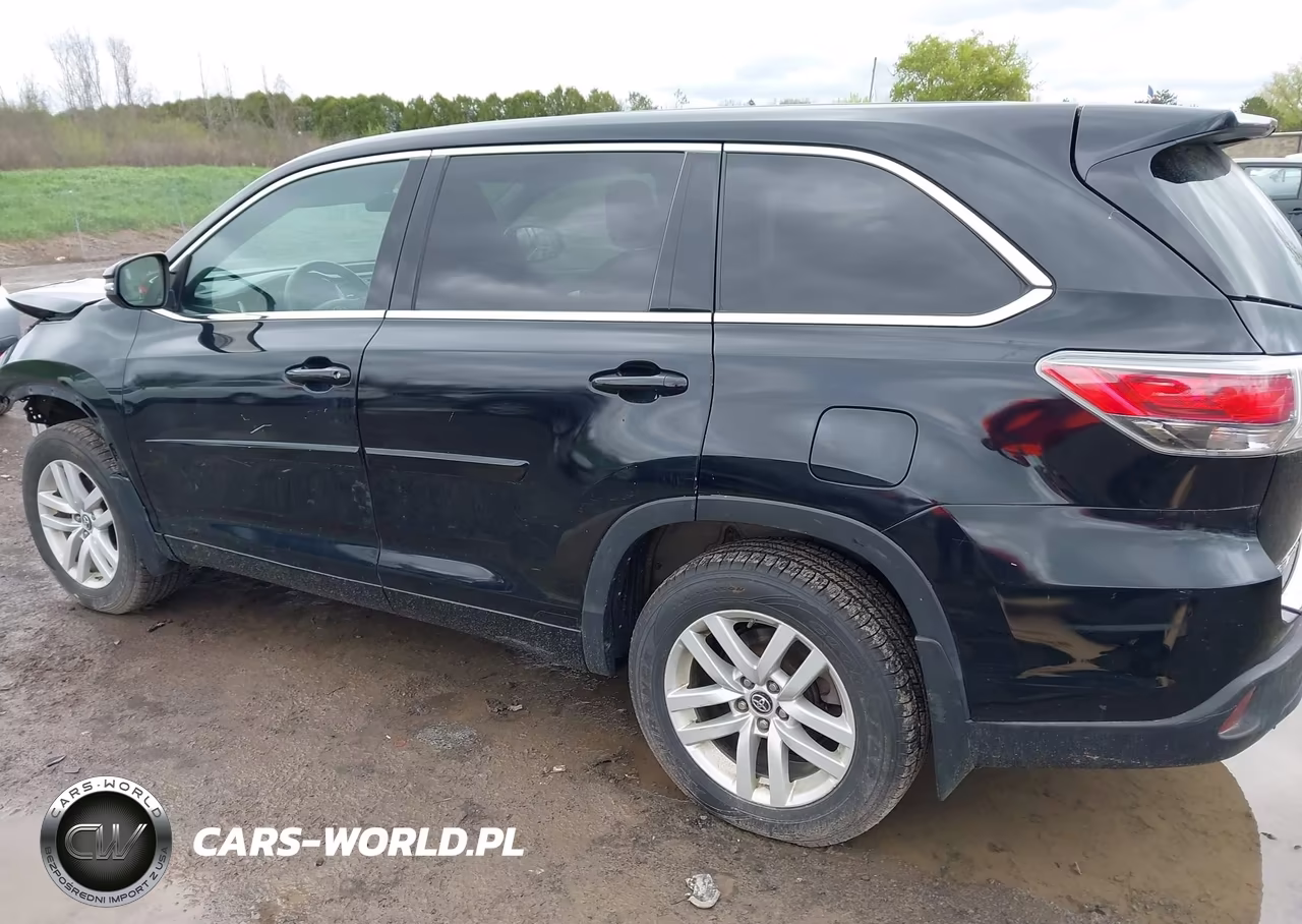 2016 Toyota Highlander Le V6 VIN:5TDBKRFH0GS257803 - 3