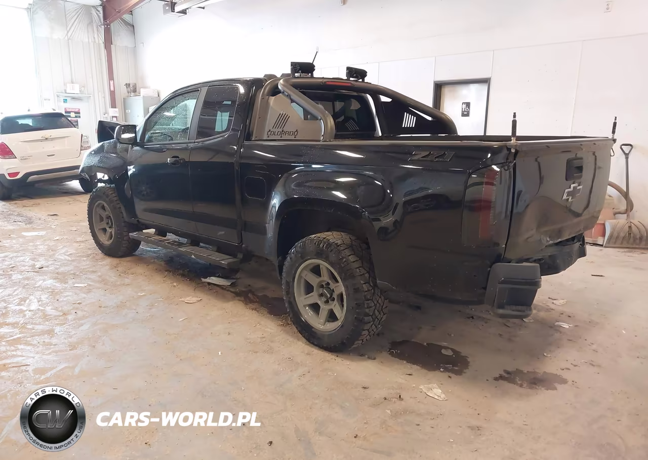 2017 Chevrolet Colorado Z71 VIN:1GCHTDEN4H1150768 - 3