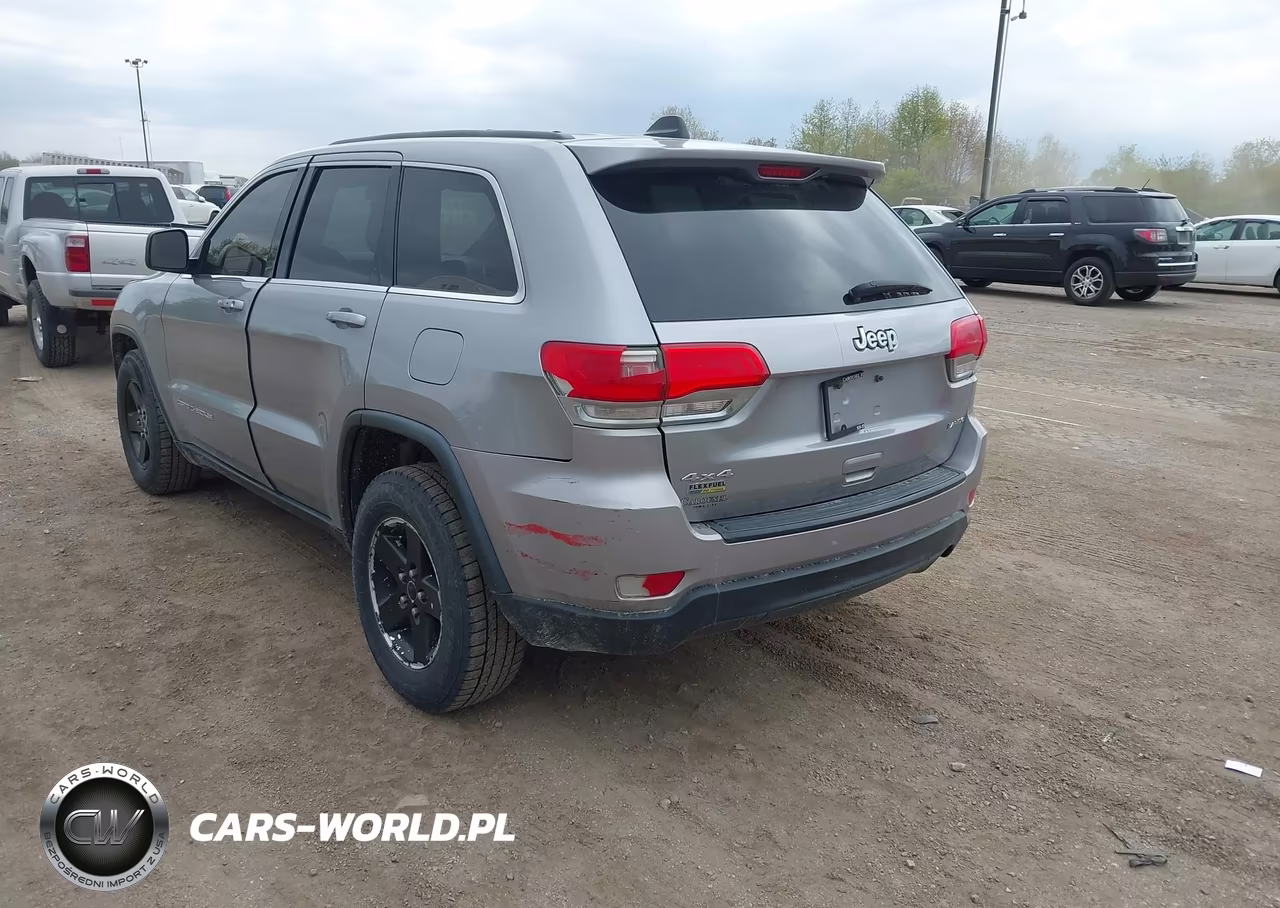 2015 Jeep Grand Cherokee Laredo VIN:1C4RJFAG0FC234178 - 3