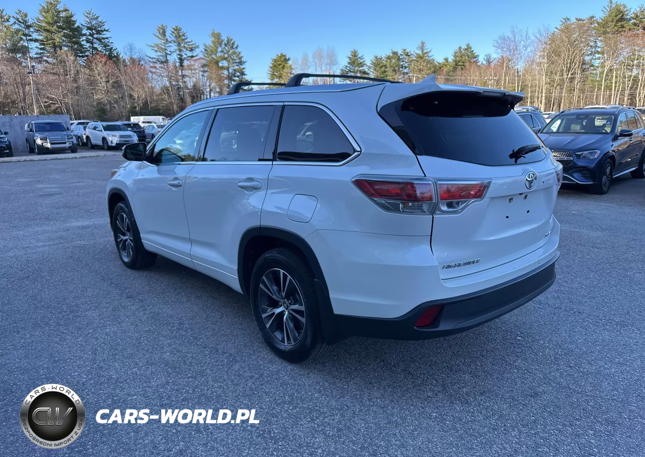 2016 Toyota Highlander Xle VIN:5TDJKRFH9GS322708 - 3