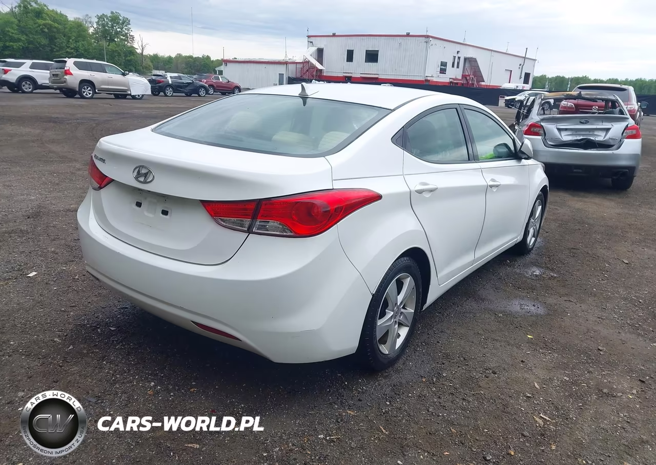2013 Hyundai Elantra Gls VIN:5NPDH4AE7DH264451 - 4