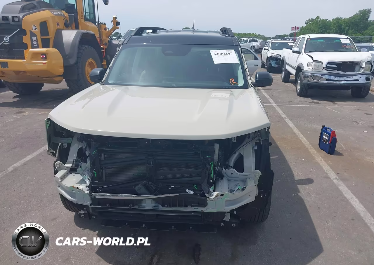 2025 Ford Bronco Sport Outer Banks VIN:3FMCR9CN2SRE53677 - 13