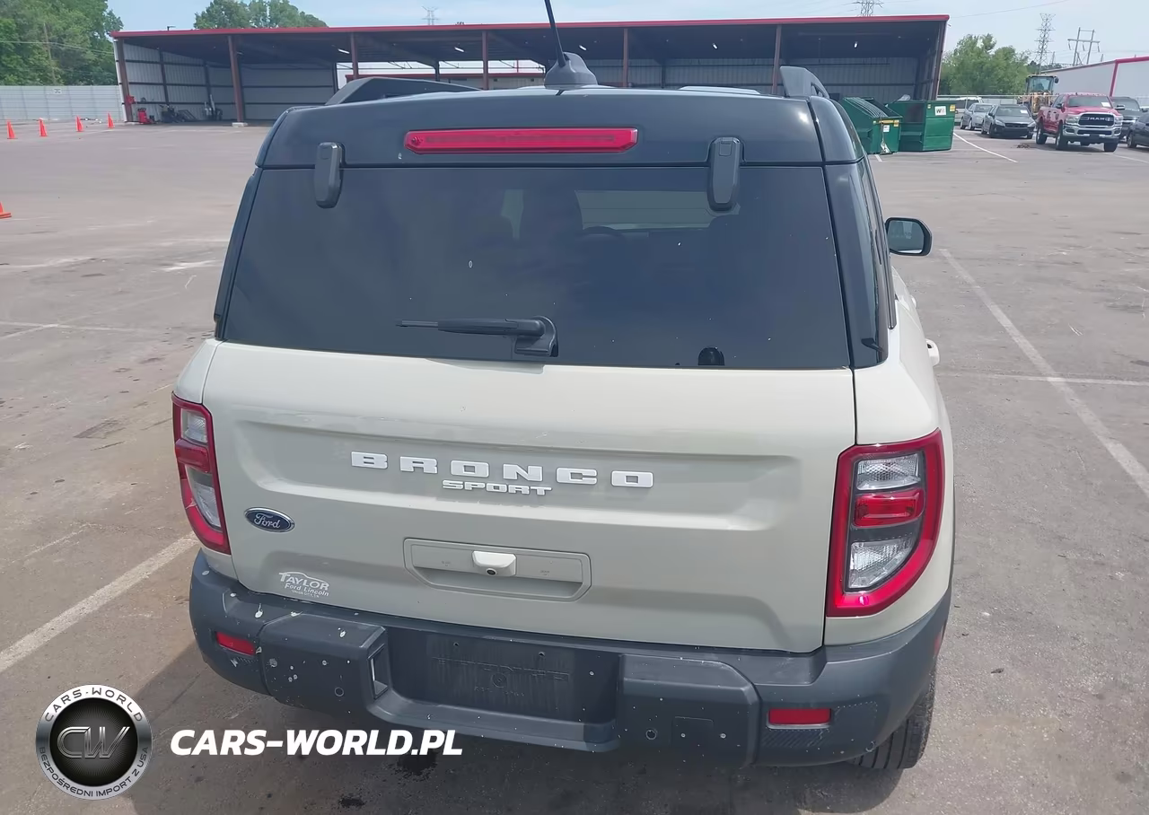 2025 Ford Bronco Sport Outer Banks VIN:3FMCR9CN2SRE53677 - 17