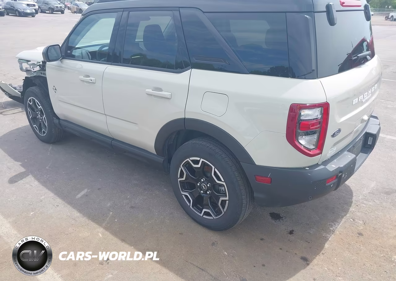 2025 Ford Bronco Sport Outer Banks VIN:3FMCR9CN2SRE53677 - 3