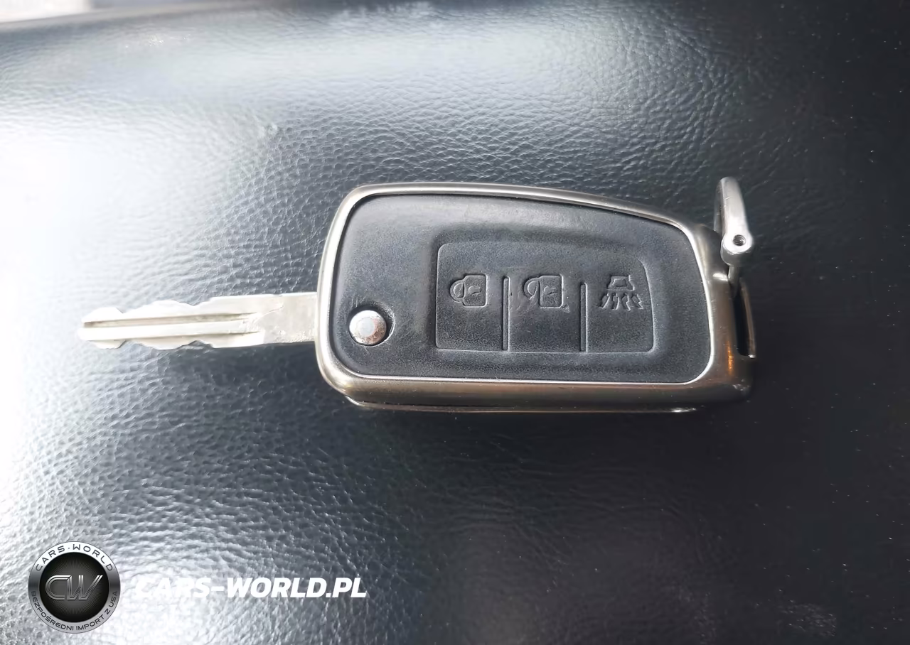 2015 Nissan Rogue S VIN:KNMAT2MV3FP535305 - 11