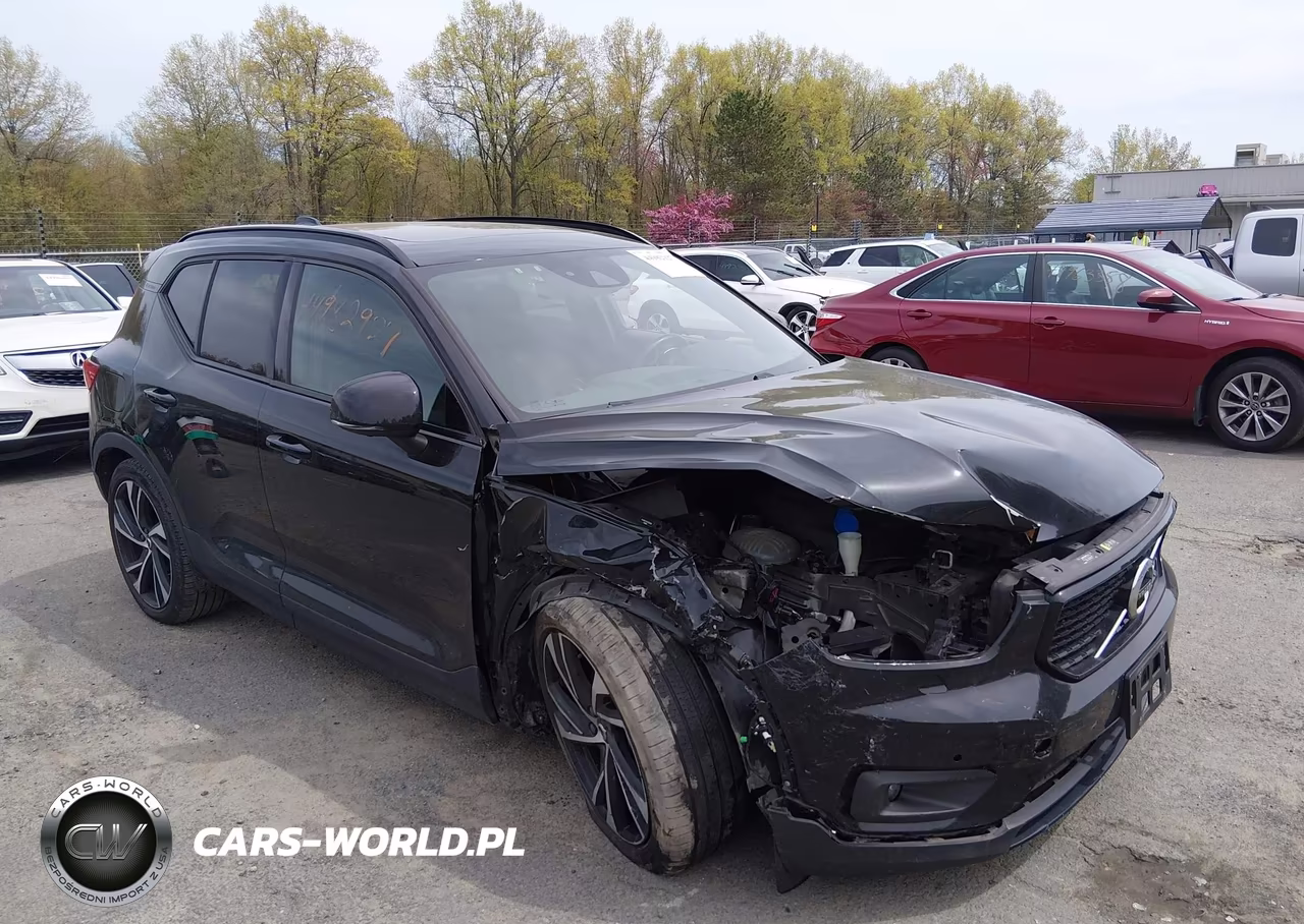 2019 Volvo Xc40 T5 Momentum-T5 R-Design