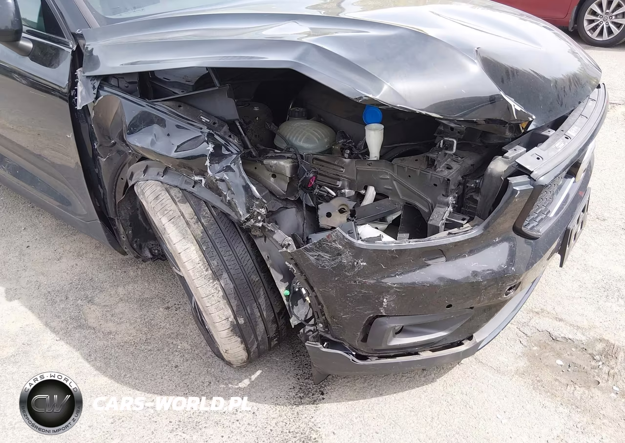 2019 Volvo Xc40 T5 Momentum-T5 R-Design VIN:YV4162XZ0K2013564 - 6