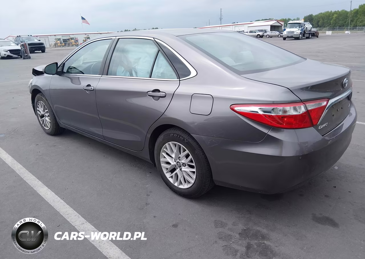 2017 Toyota Camry Le VIN:4T1BF1FK6HU724605 - 3