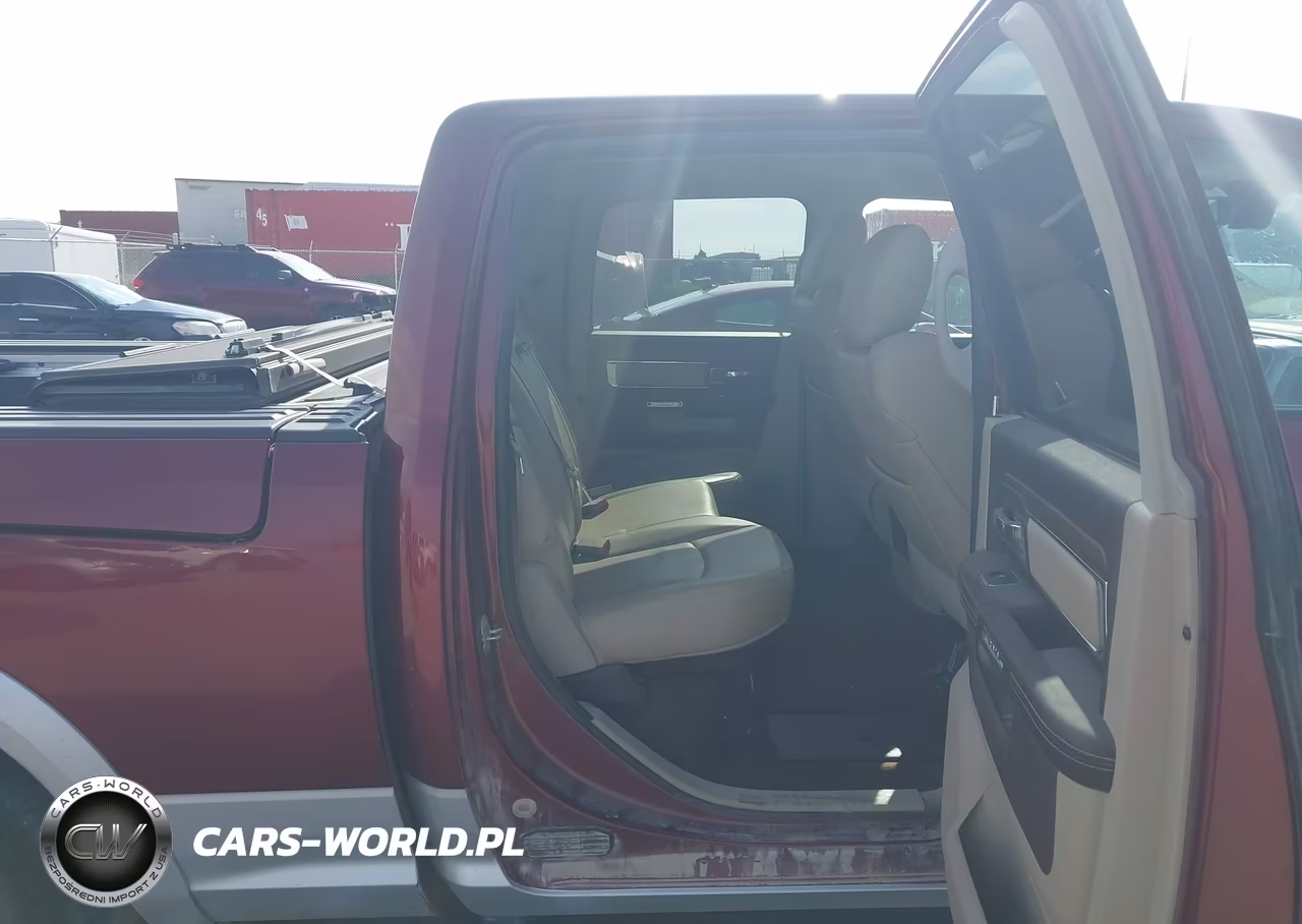 2017 Ram 1500 Laramie 4X4 6'4 Box VIN:1C6RR7VM3HS644939 - 8