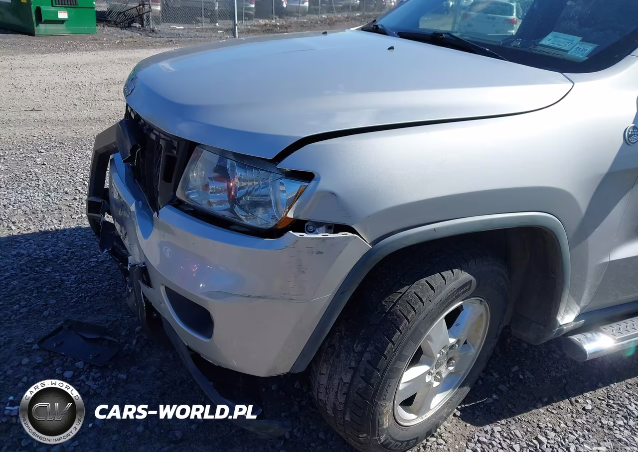 2011 Jeep Grand Cherokee Laredo VIN:1J4RR4GT1BC647183 - 12