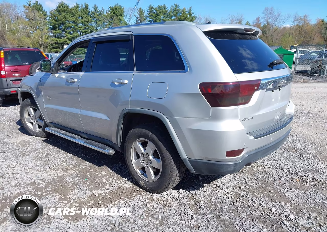 2011 Jeep Grand Cherokee Laredo VIN:1J4RR4GT1BC647183 - 3
