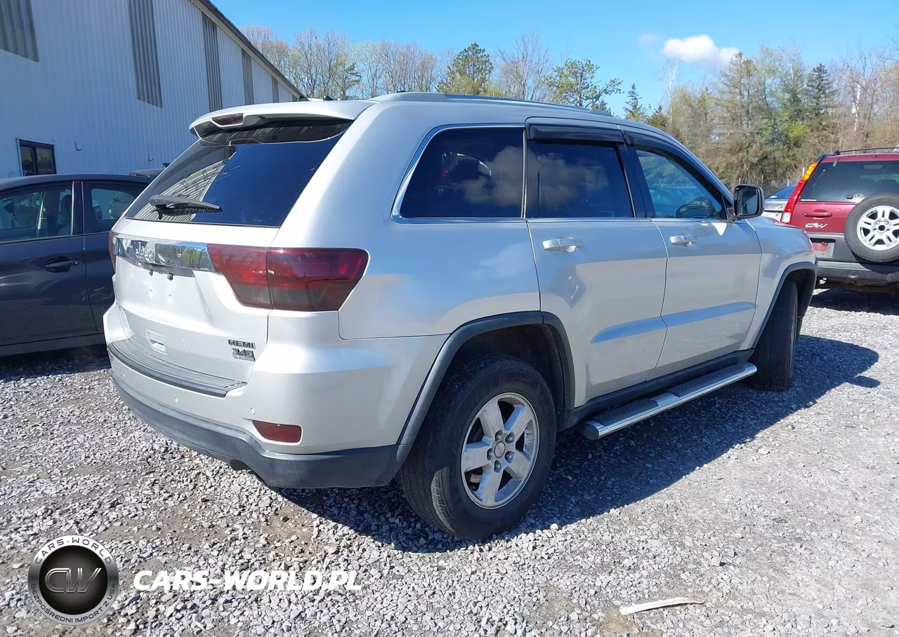 2011 Jeep Grand Cherokee Laredo VIN:1J4RR4GT1BC647183 - 4