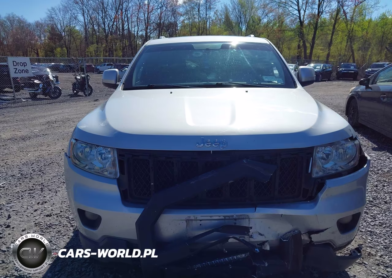2011 Jeep Grand Cherokee Laredo VIN:1J4RR4GT1BC647183 - 6