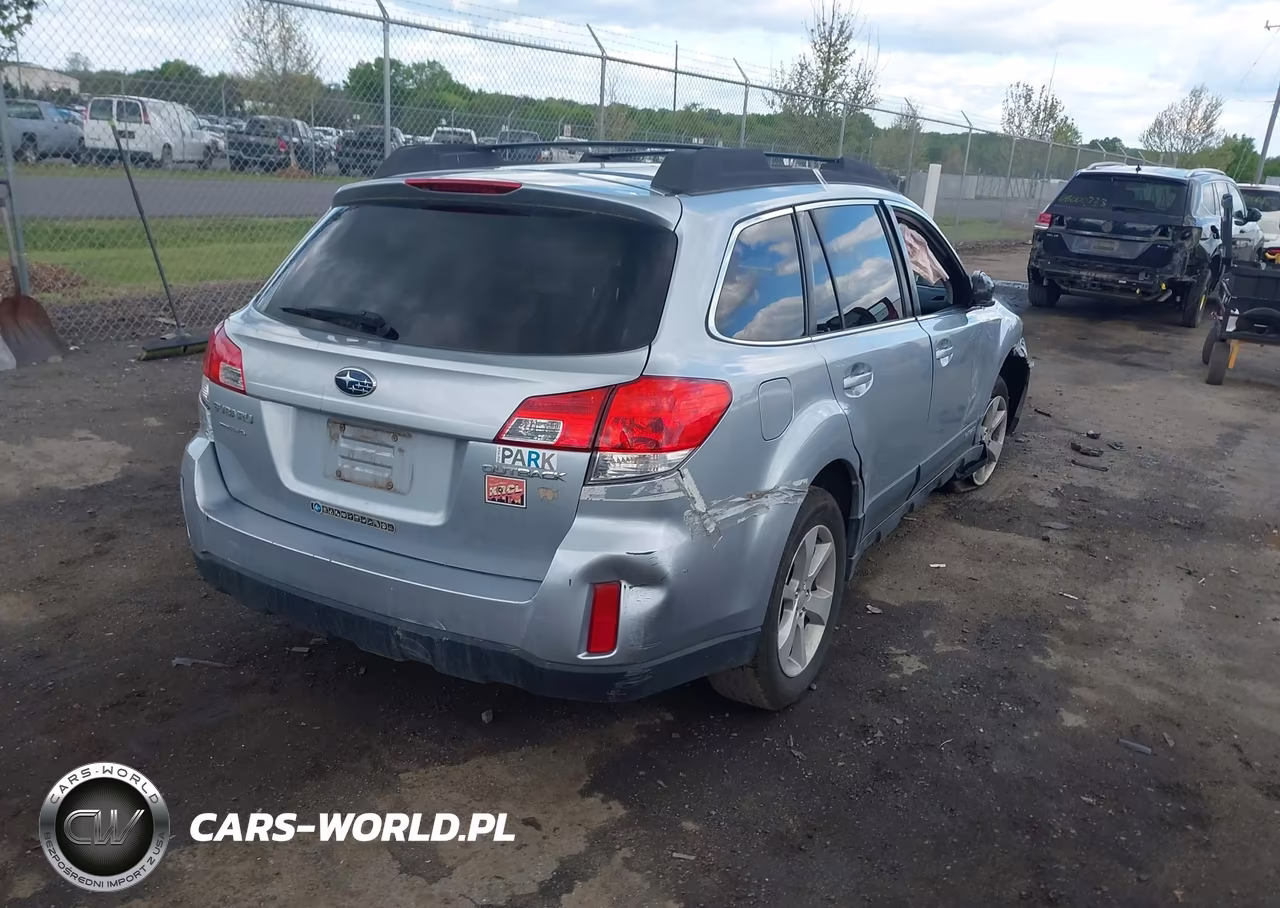 2013 Subaru Outback 2.5I Premium VIN:4S4BRCCC5D3276843 - 4