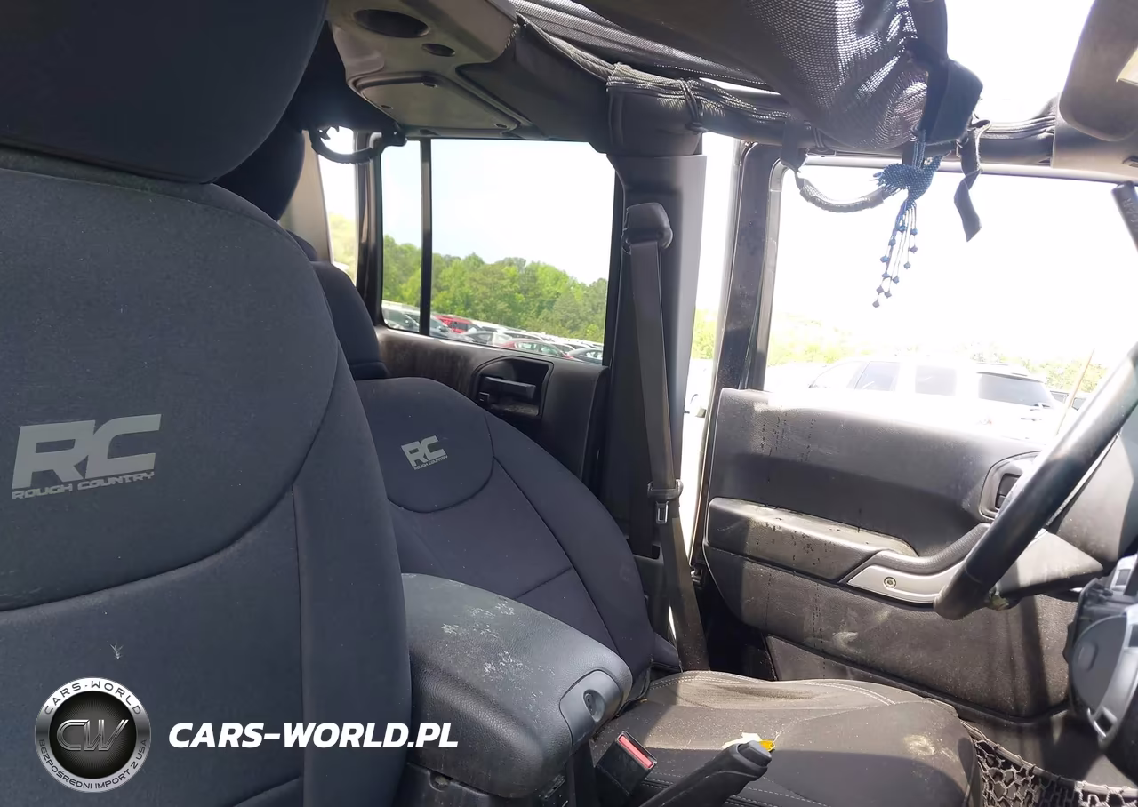 2015 Jeep Wrangler Unlimited Sahara VIN:1C4BJWEG1FL754627 - 5