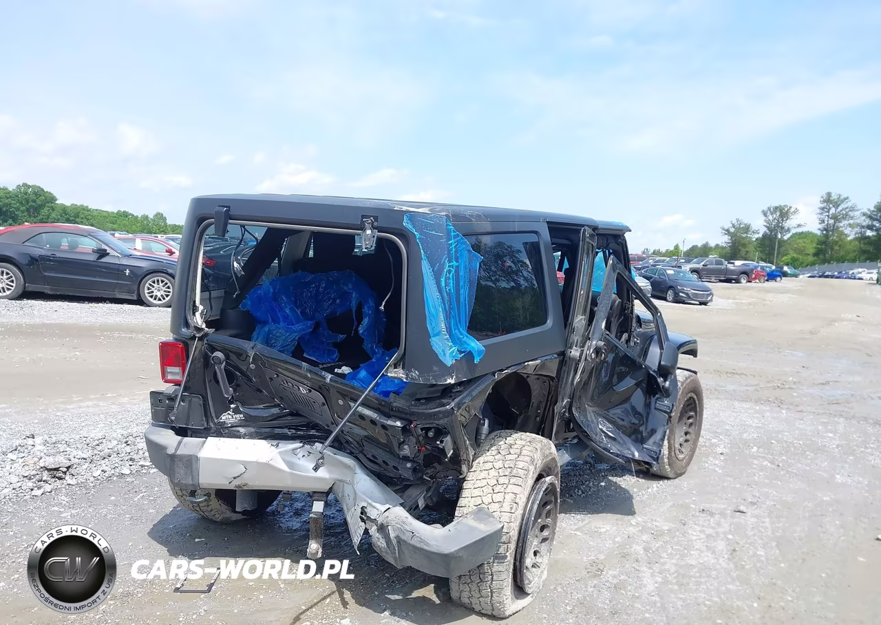 2015 Jeep Wrangler Unlimited Sahara VIN:1C4BJWEG1FL754627 - 6
