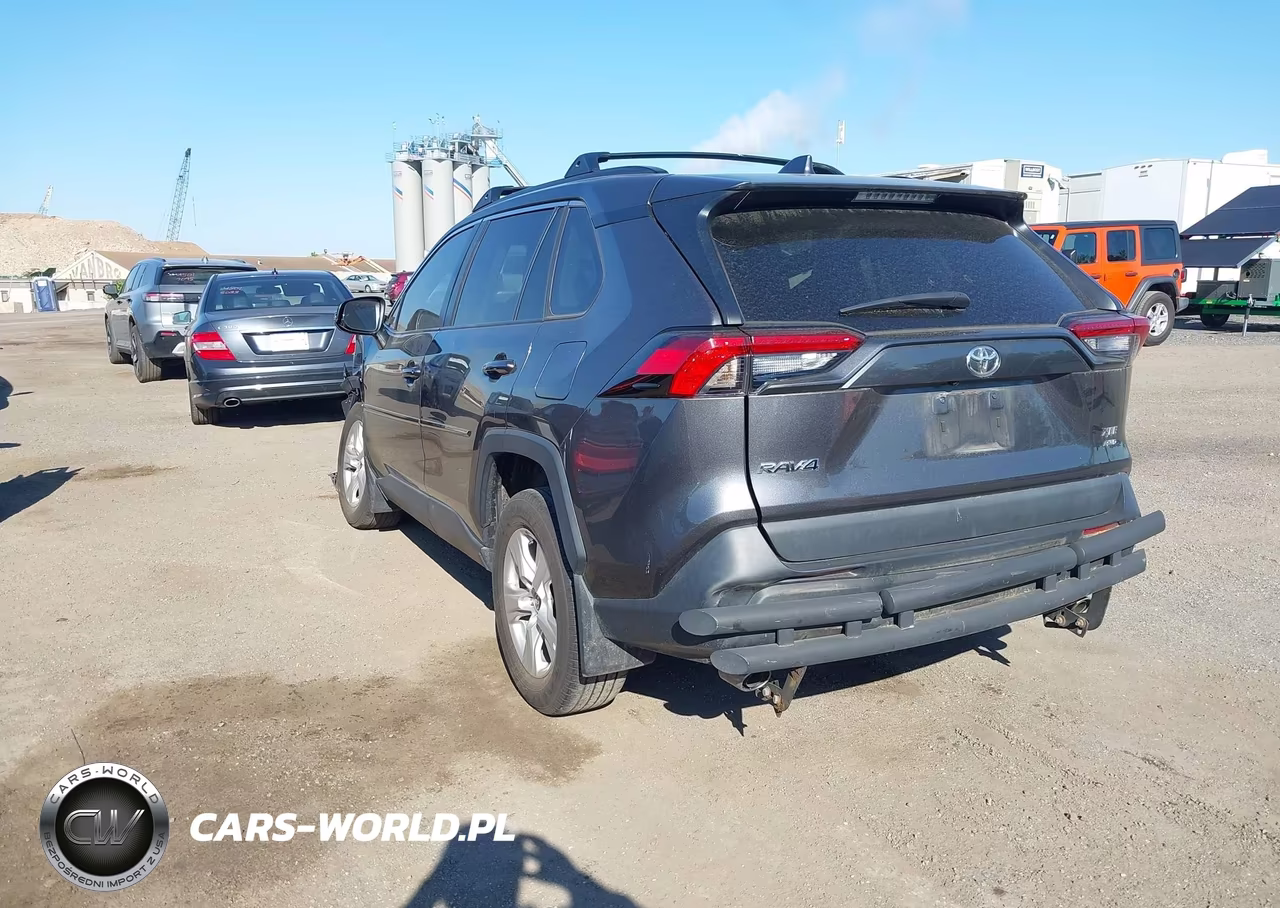 2021 Toyota Rav4 Xle VIN:2T3P1RFV6MC231622 - 3