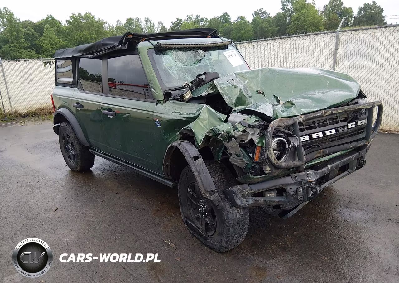 2022 Ford Bronco Black Diamond – zdjęcie 1 z 17